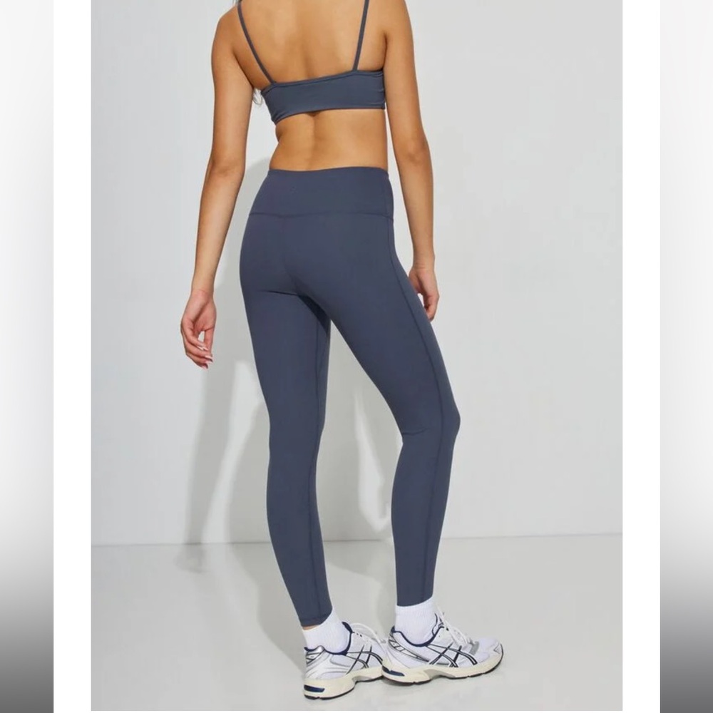Clean grey leggings garage
